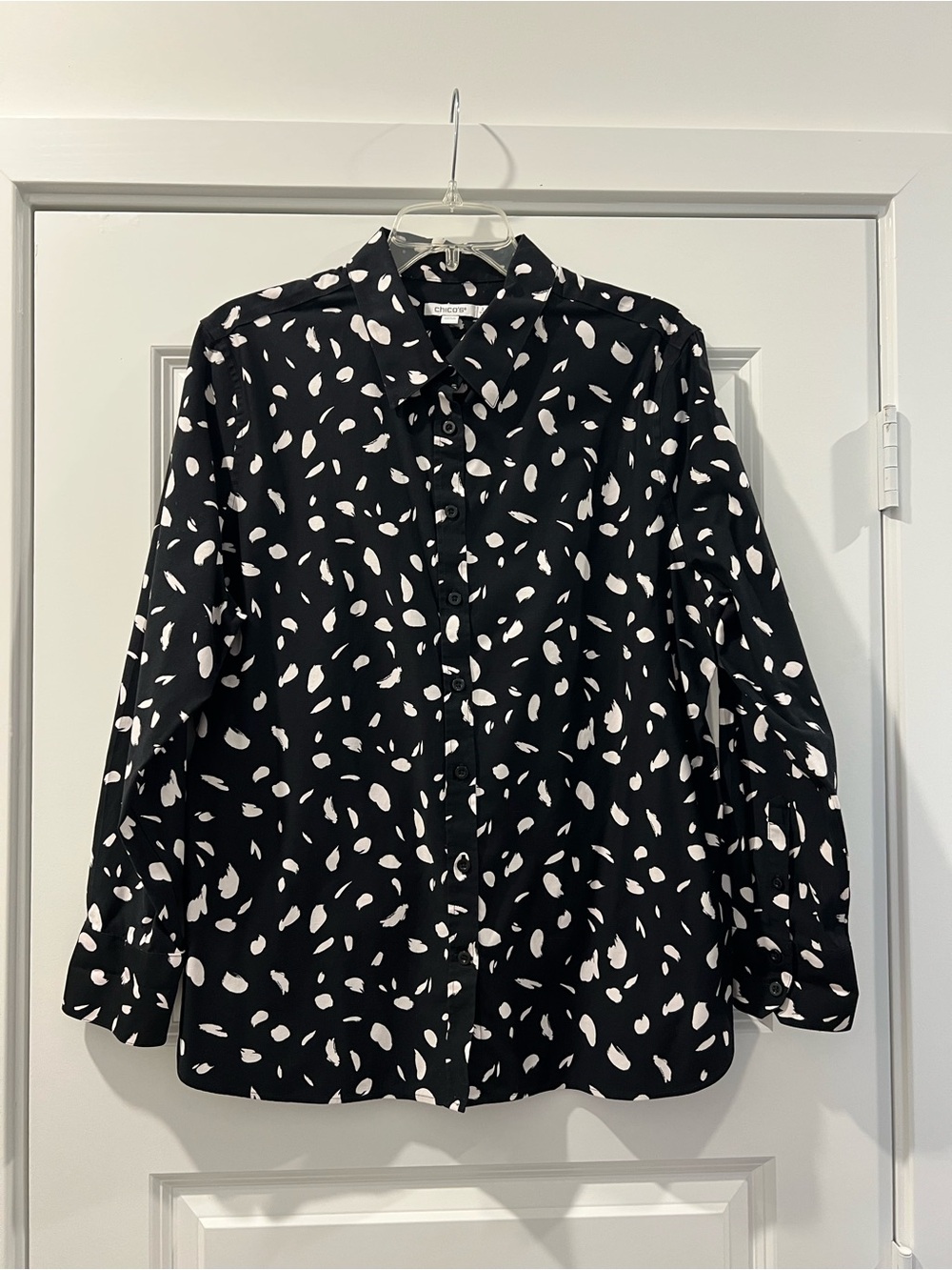 Chicos Black & White Spot Pattern Button-Front Long Sleeve Blouse Size 3 Large